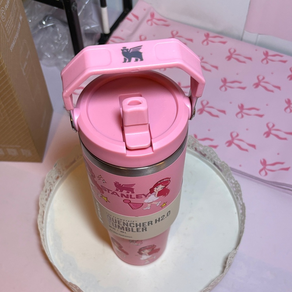 NEW 🩷🩷Stanley Pink Quencher H2.0 Tumbler with Princess Design - Picture 7 of 8